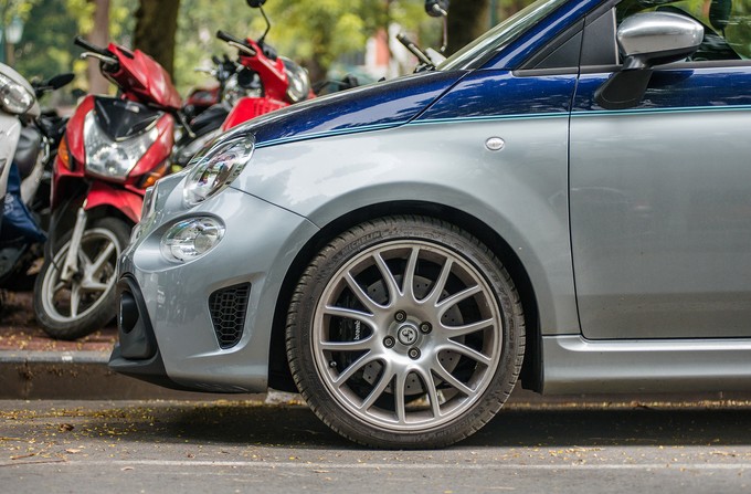 'Mui trần tí hon' Fiat 500 giá gần 3 tỷ tại Việt Nam ảnh 6