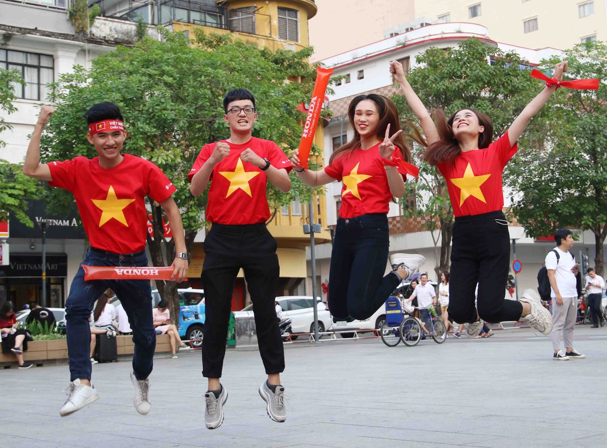 Sài Gòn nhộn nhịp trước trận chung kết lịch sử giữa U22 Việt Nam và U22 Indonesia ảnh 4