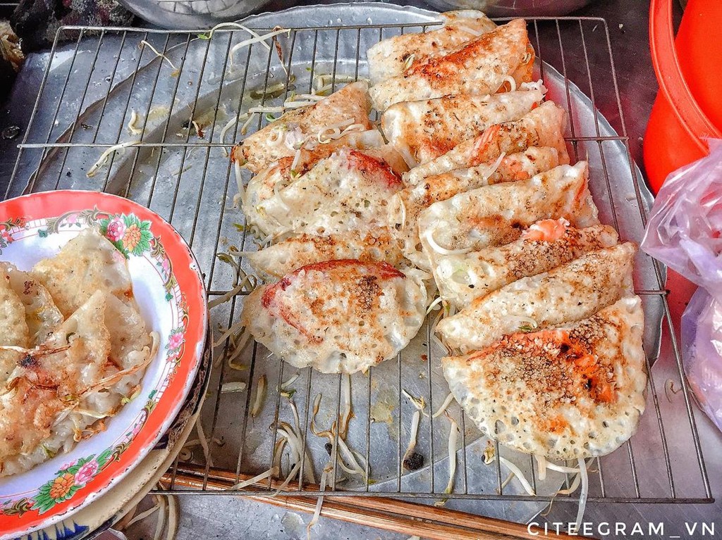 Thử ngay bánh xèo mực - đặc sản 'nhìn đã thèm' của nhiều vùng biển ảnh 5
