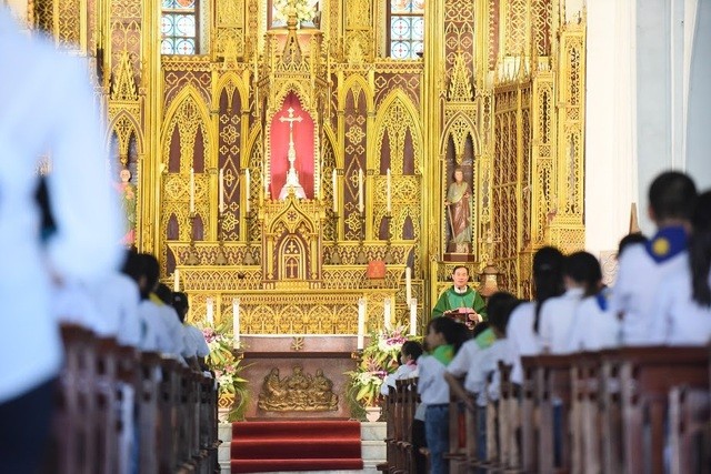 Chiêm ngưỡng vương cung thánh đường đẹp không kém trời Tây ở Việt Nam ảnh 12