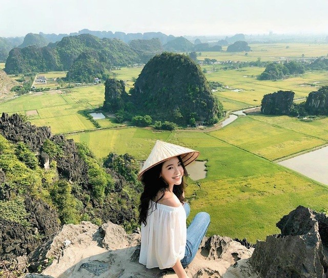 Hang Múa: Điểm “check-in” trên “lưng chừng trời” đẹp không tưởng ở Ninh Bình! ảnh 3