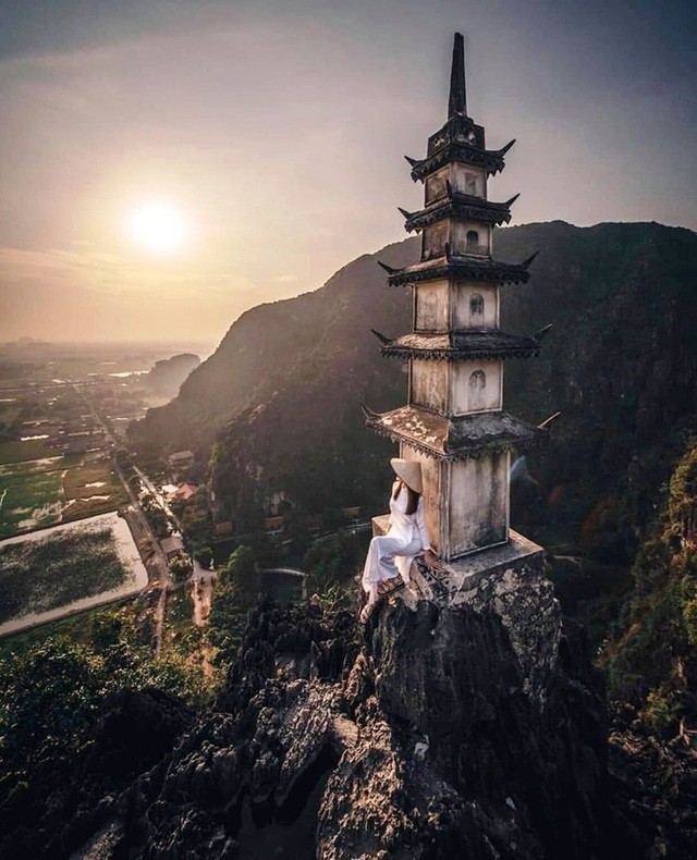 Hang Múa: Điểm “check-in” trên “lưng chừng trời” đẹp không tưởng ở Ninh Bình! ảnh 10