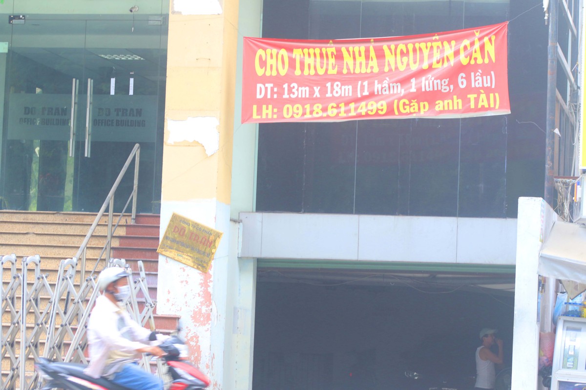Ảnh hưởng dịch Covid-19: Trả mặt bằng kinh doanh tại Sài Gòn nở rộ ảnh 6