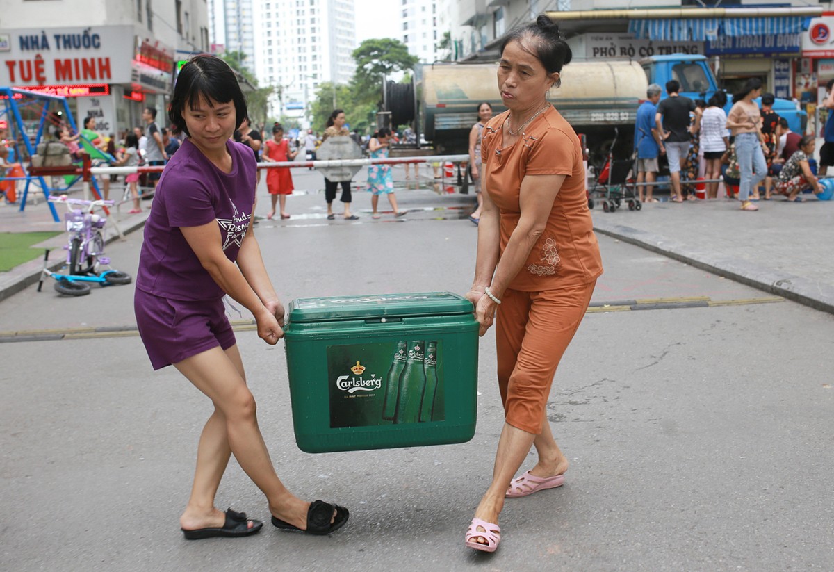 Hà Nội: Dân chung cư “khát” nước ảnh 5