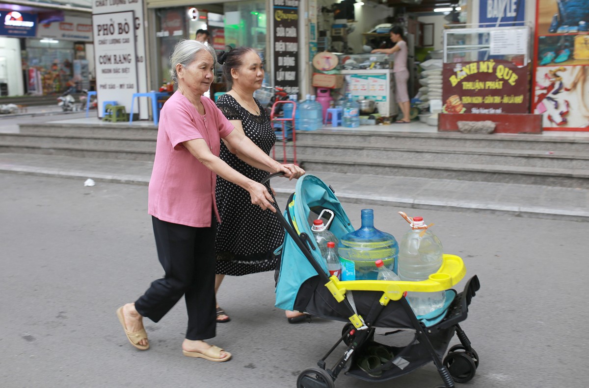 Hà Nội: Dân chung cư “khát” nước ảnh 7