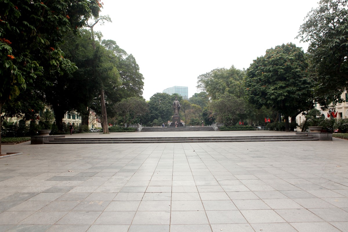 Hà Nội vắng như ngày tết, các nhà hàng, cửa hiệu đóng cửa hàng loạt vì dịch Covid - 19 ảnh 2
