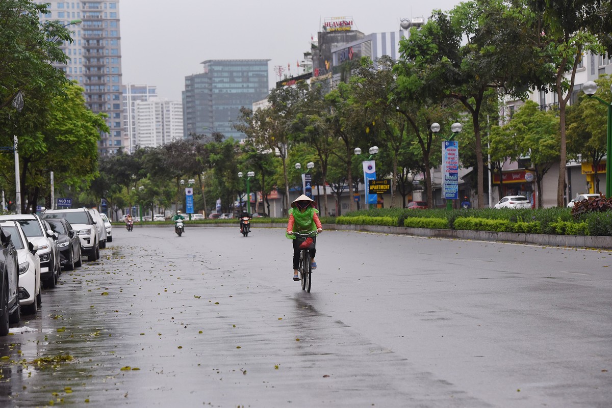 Shipper cháy đơn hàng trong ngày đầu Hà Nội xử phạt người ra đường không cần thiết ảnh 1