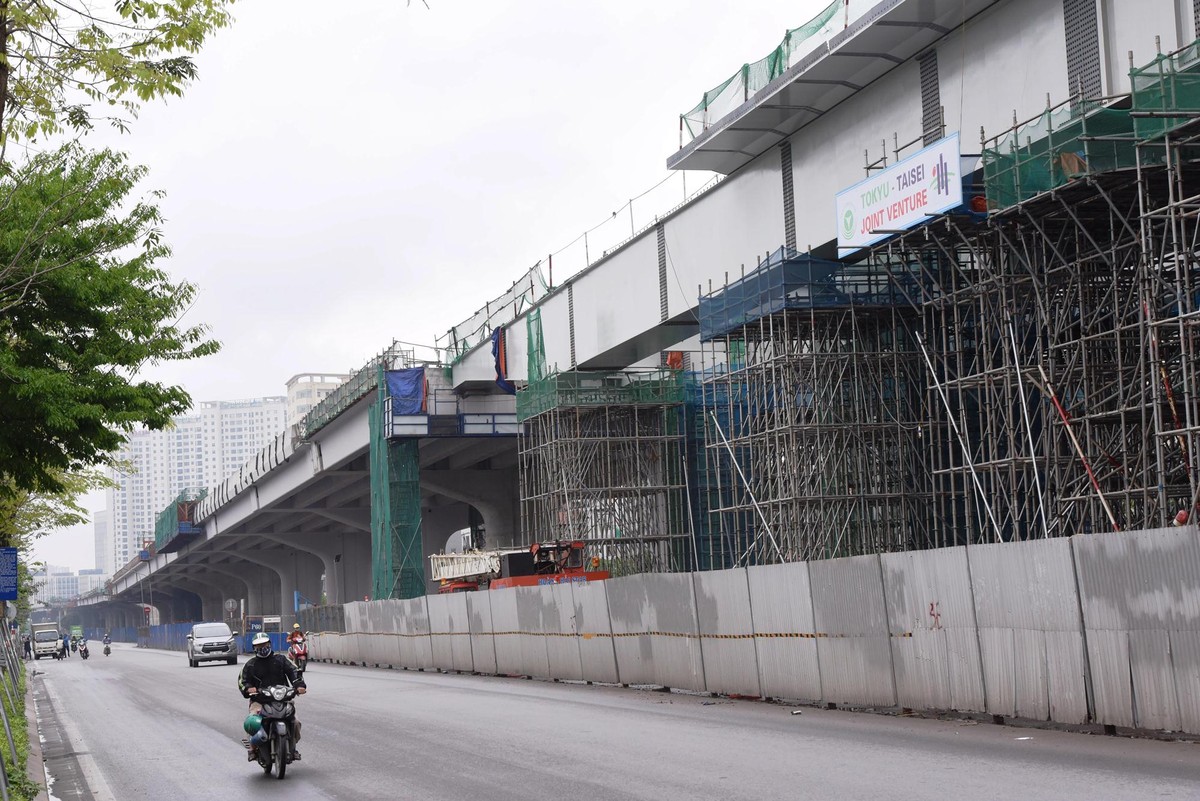 Công nhân tích cực hoàn thiện dự án mở rộng vành đai 3 trên cao ảnh 9