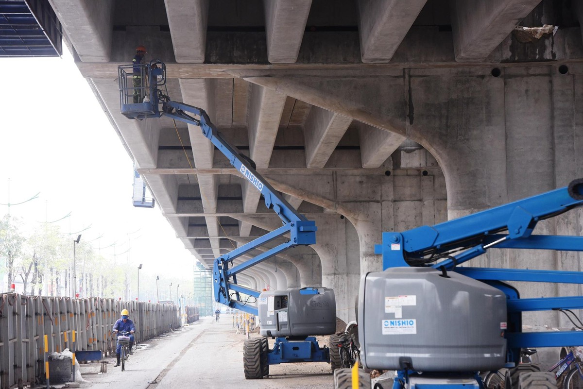 Công nhân tích cực hoàn thiện dự án mở rộng vành đai 3 trên cao ảnh 6