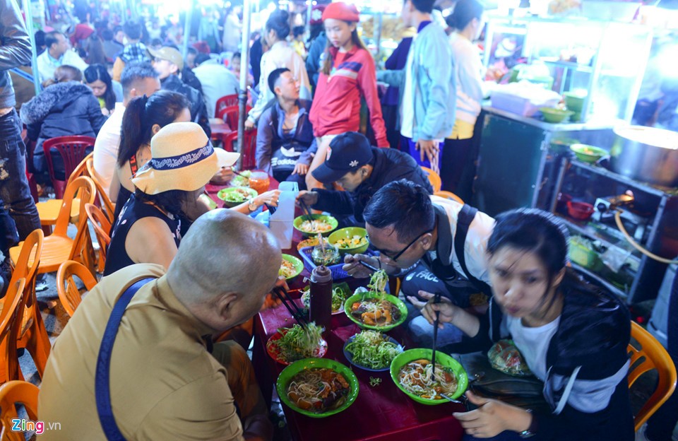 'Rừng người' chen chân chơi lễ ở Đà Lạt ảnh 10