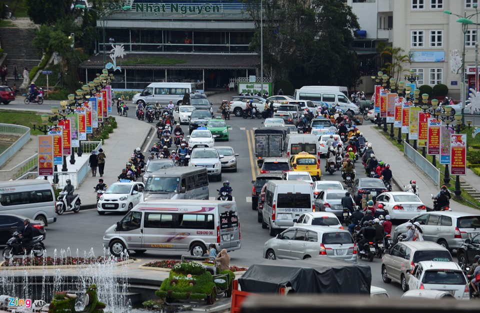 'Rừng người' chen chân chơi lễ ở Đà Lạt ảnh 14