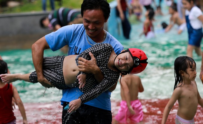Người dân chen lấn vào Thảo Cầm Viên Sài Gòn chơi lễ ảnh 7