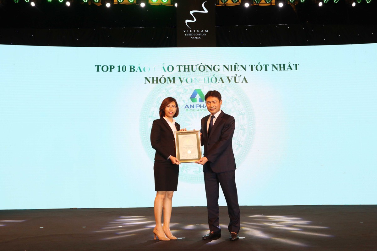 Toàn cảnh Lễ trao giải cuộc bình chọn Doanh nghiệp niêm yết 2020 ảnh 22