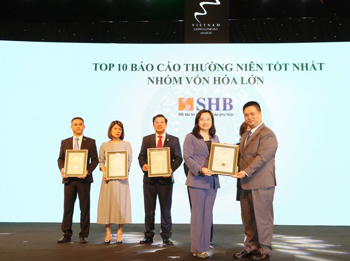 Toàn cảnh Lễ trao giải cuộc bình chọn Doanh nghiệp niêm yết 2020 ảnh 33