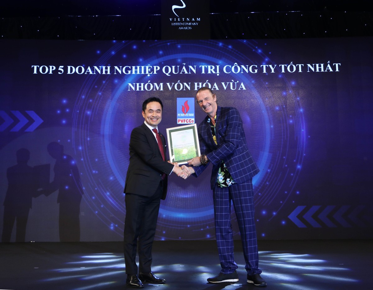 Toàn cảnh Lễ trao giải cuộc bình chọn Doanh nghiệp niêm yết 2020 ảnh 51