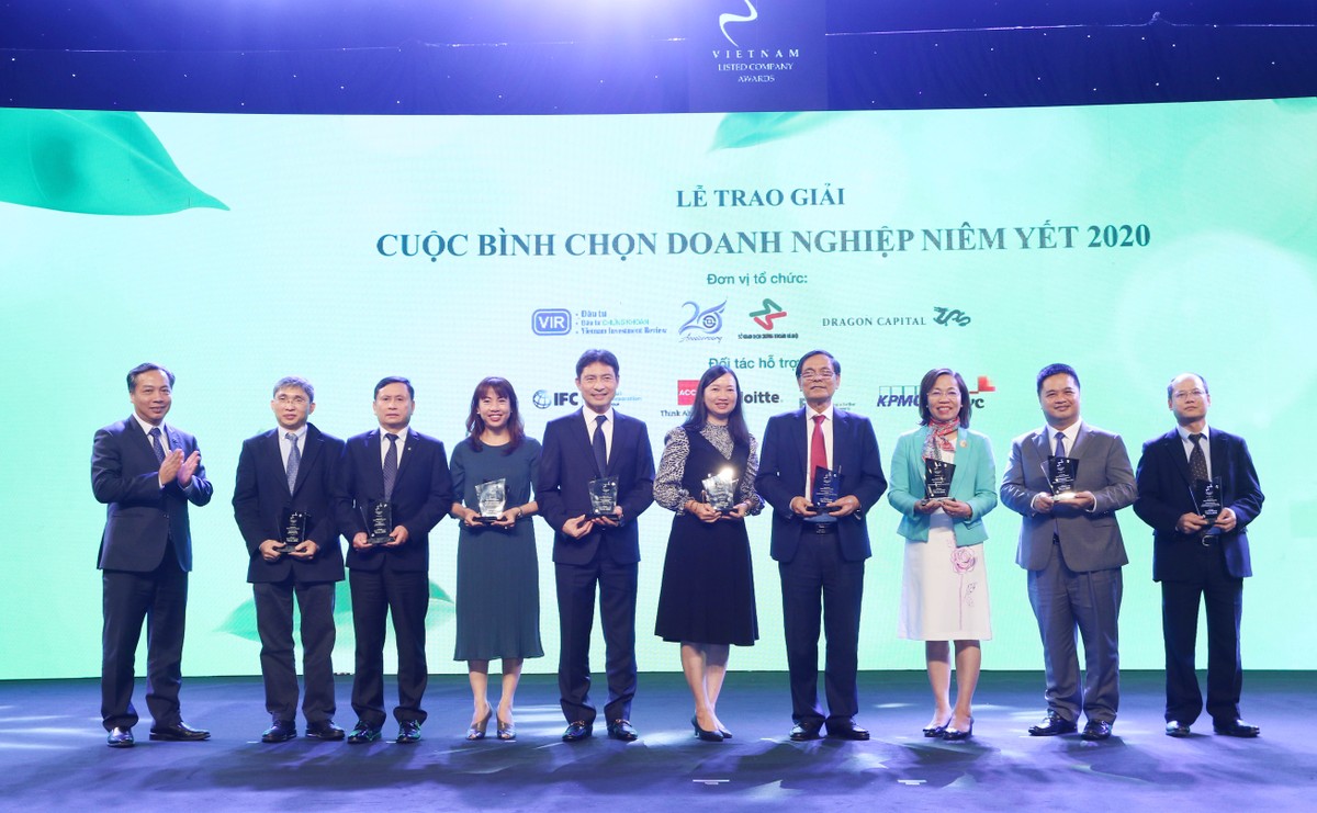 Toàn cảnh Lễ trao giải cuộc bình chọn Doanh nghiệp niêm yết 2020 ảnh 2