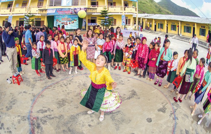 “Giữ mãi nụ cười trẻ em vùng cao” - Ấm lòng nghĩa tình Nam Bắc ảnh 1