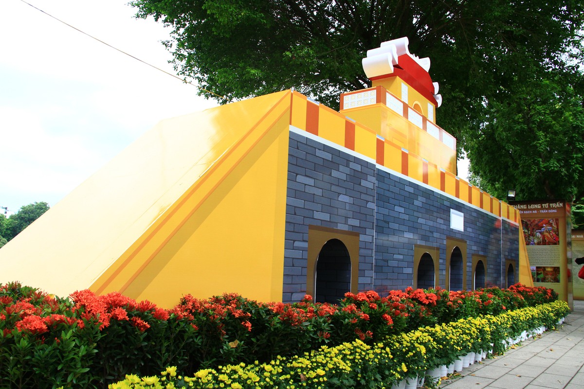 Hoàng Thành, một biểu tượng của Hà Nội cũng được dựng mô hình. Hoàng Thành, một biểu tượng của Hà Nội cũng được dựng mô hình.