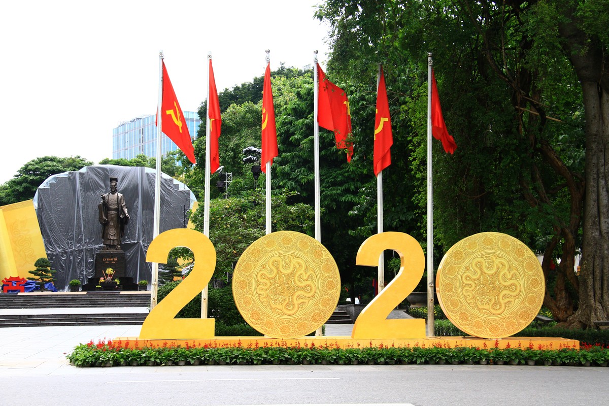 Khu vực tượng đài Lý Thái Tổ vẫn đang tiếp tục được thi công các hạng mục. Khu vực tượng đài Lý Thái Tổ vẫn đang tiếp tục được thi công các hạng mục.