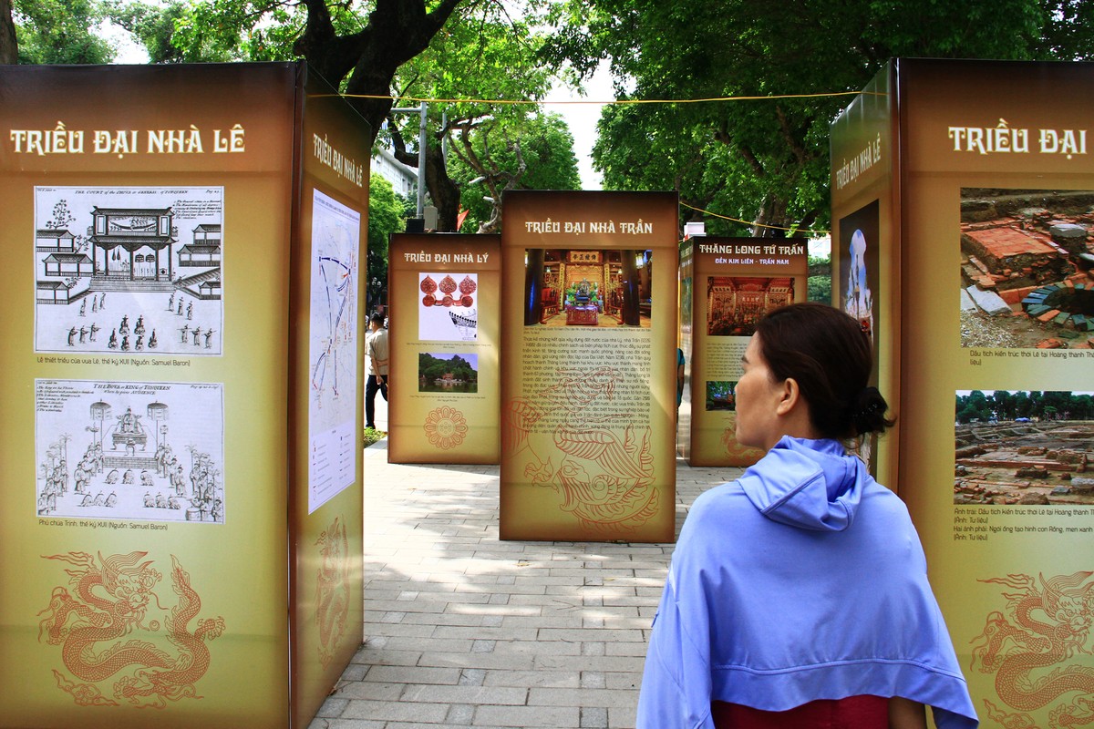 Các giai đoạn lịch sử khác nhau được tái hiện qua những tư liệu lịch sử. Các giai đoạn lịch sử khác nhau được tái hiện qua những tư liệu lịch sử.