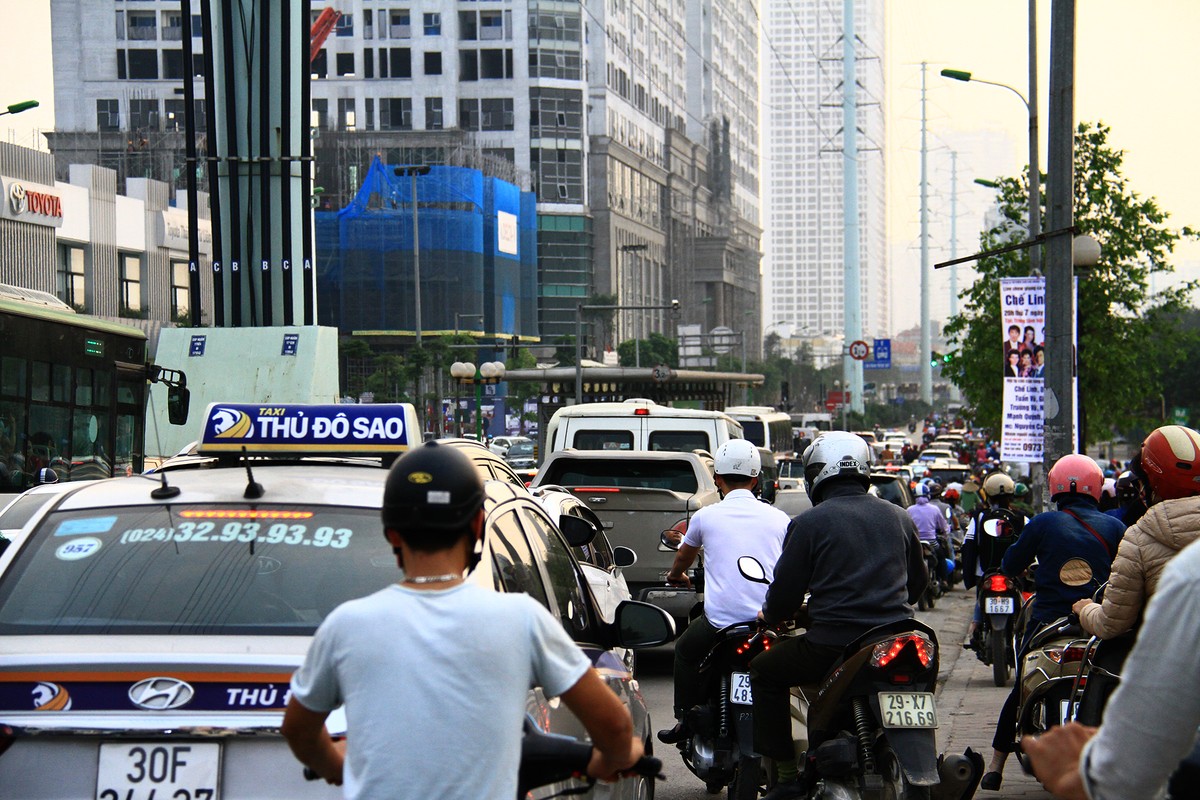 Dân số thành thị gia tăng nhanh chóng càng khiến cho nhu cầu về nhà ở ngày một lớn. Ảnh: Thành Nguyễn.