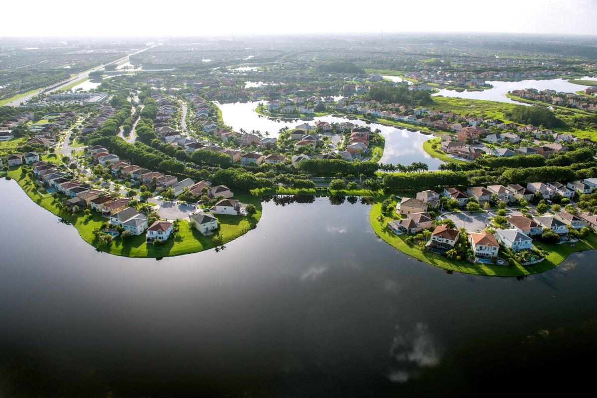 Hà Nội được xem là nơi tụ thủy, phát triển các đô thị sinh thái gắn với sông, hồ được xem là có nhiều thuận lợi. Ảnh: Shutterstock. Hà Nội được xem là nơi tụ thủy, phát triển các đô thị sinh thái gắn với sông, hồ được xem là có nhiều thuận lợi. Ảnh: Shutterstock.