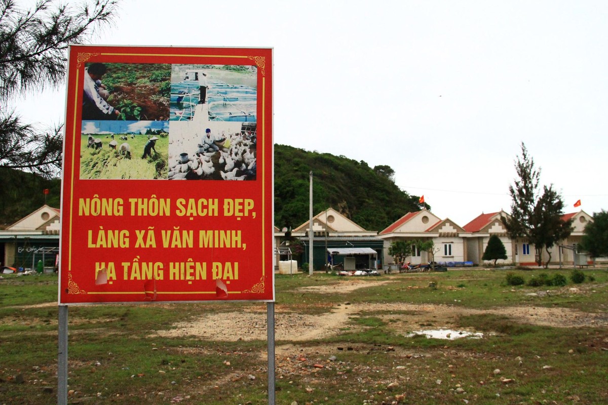 Đảo Trần hiện có 12 hộ dân sinh sống cùng các cán bộ, chiến sĩ. Ảnh: Thành Nguyễn. Đảo Trần hiện có 12 hộ dân sinh sống cùng các cán bộ, chiến sĩ. Ảnh: Thành Nguyễn.