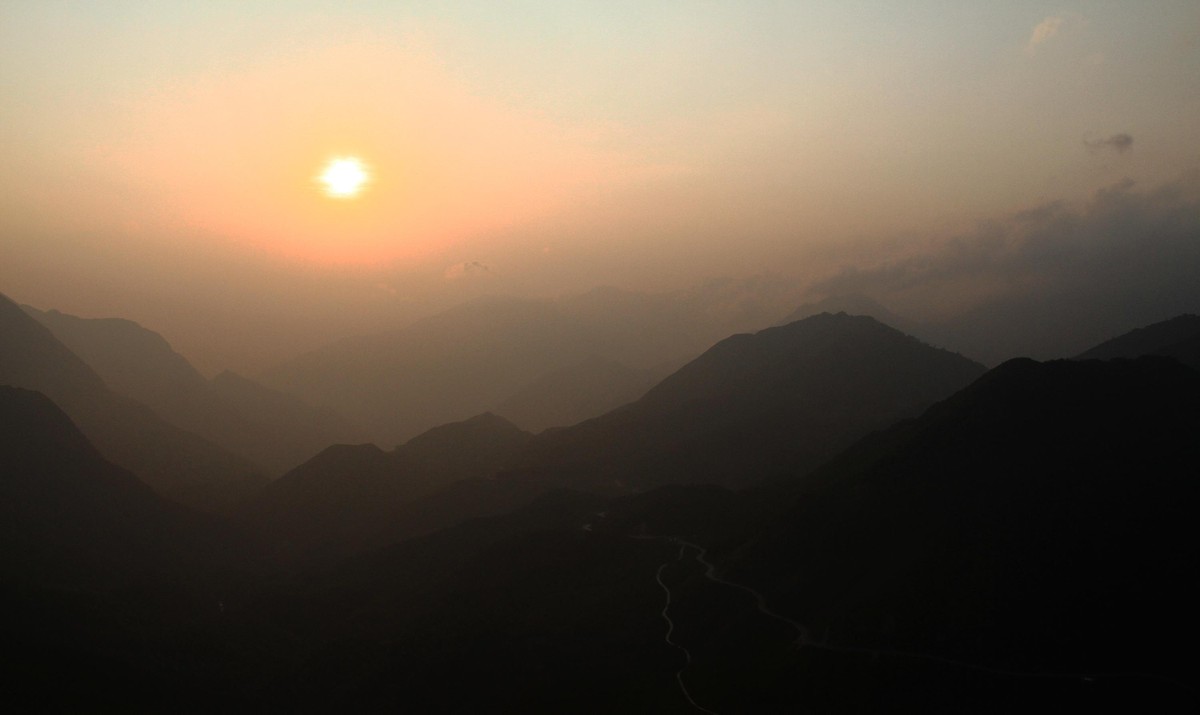 Hoàng hôn trên đỉnh Ô Quy Hồ. Ảnh: Thành Nguyễn. Hoàng hôn trên đỉnh Ô Quy Hồ. Ảnh: Thành Nguyễn.