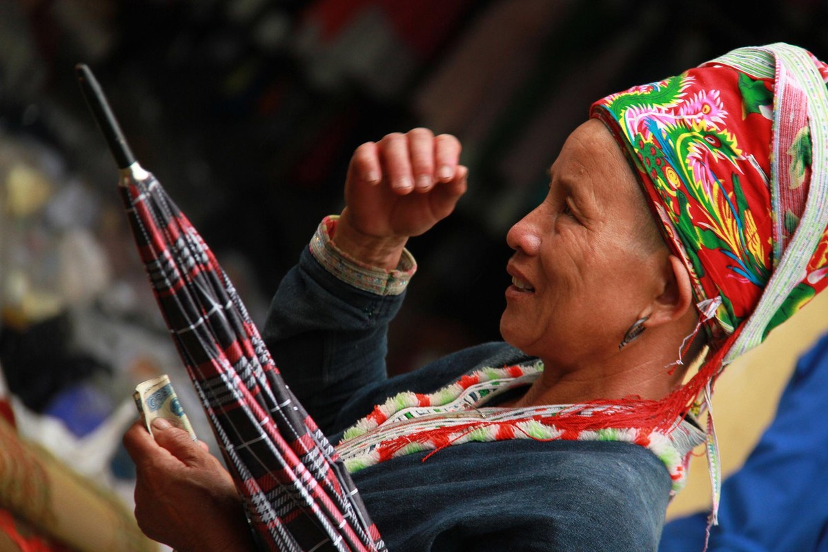 Đi chợ. Ảnh: Thành Nguyễn. Đi chợ. Ảnh: Thành Nguyễn.