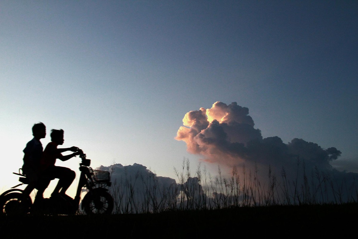 Đê làng ghi dấu tuổi thơ bao người. Ảnh: Thành Nguyễn. Đê làng ghi dấu tuổi thơ bao người. Ảnh: Thành Nguyễn.