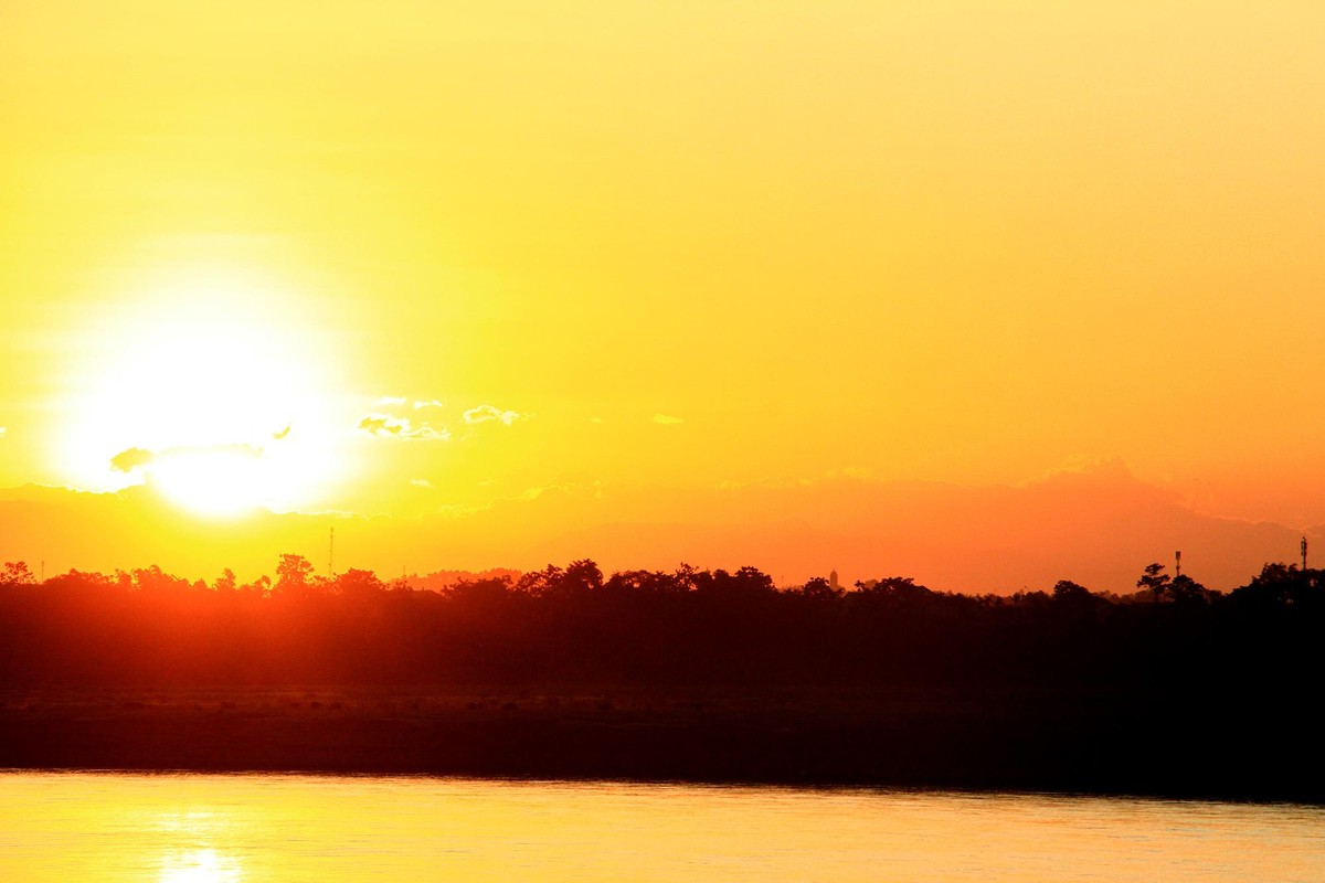 Hoàng hôn trên sông. Ảnh: Thành Nguyễn. Hoàng hôn trên sông. Ảnh: Thành Nguyễn.