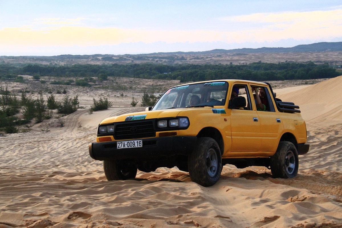 Vượt đồi cát.