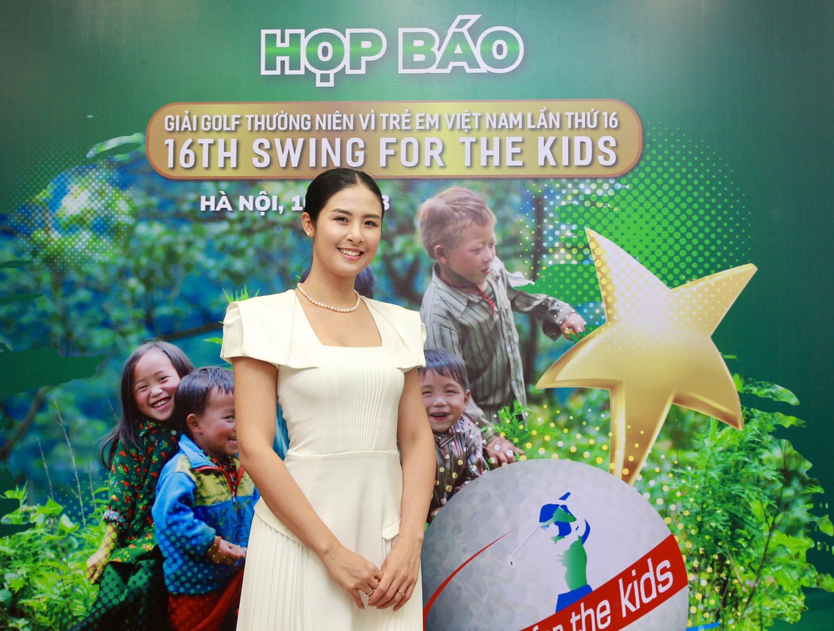 Hoa hậu Ngọc Hân tham gia giải đấu năm nay với tư cách golf thủ, đồng thời là nhà tài trợ thời trang cho các golfer đạt thành tích cao.