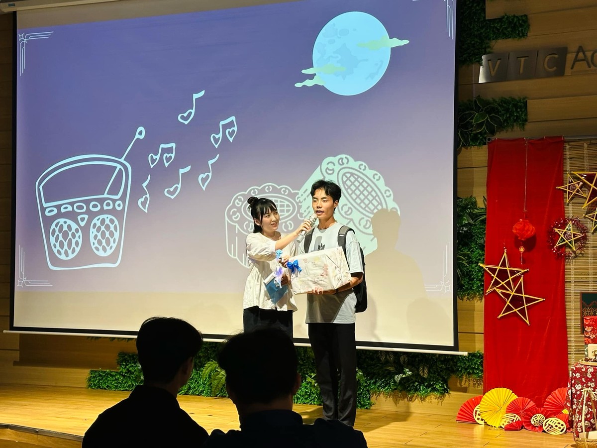 Làm MC chương trình Đêm hội trăng rằm tổ chức ngày 17/9/2024 Làm MC chương trình Đêm hội trăng rằm tổ chức ngày 17/9/2024