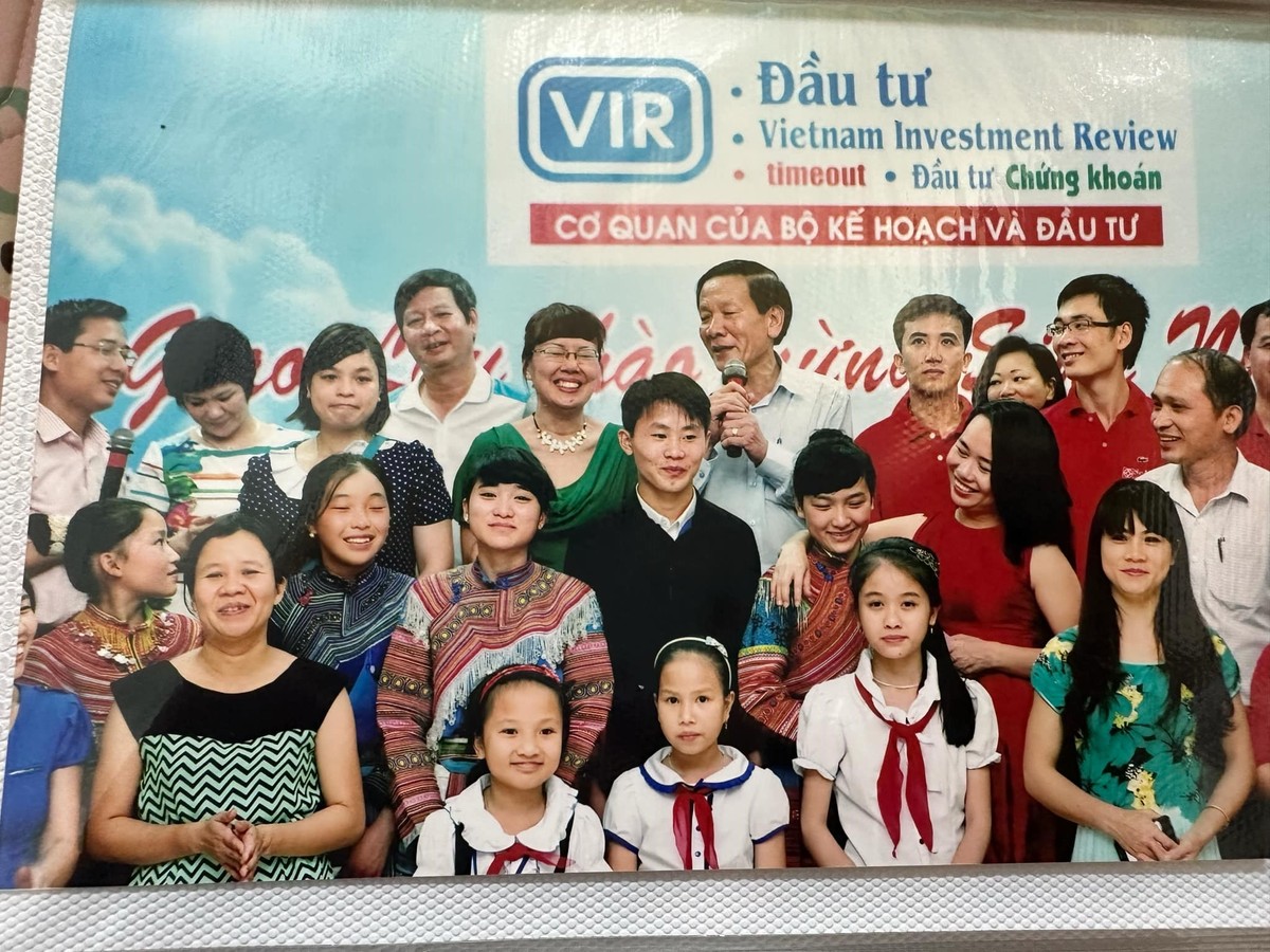 Kỷ niệm cùng Báo Đầu tư vẫn được Việt Hà lưu giữ cẩn thận. Kỷ niệm cùng Báo Đầu tư vẫn được Việt Hà lưu giữ cẩn thận.