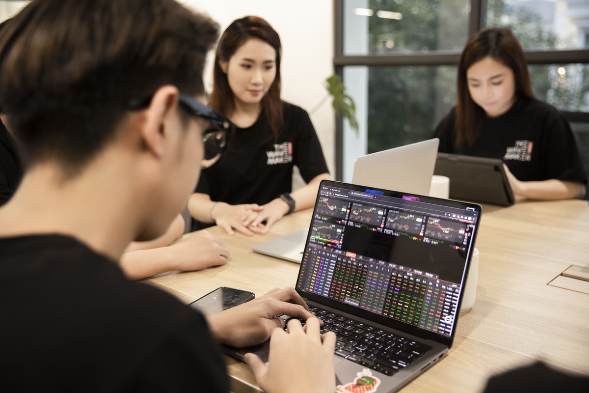 Với nhiều cải tiến công nghệ tiên phong và những chiến lược mới mẻ, DNSE là một trong những công ty chứng khoán có tốc độ tăng trưởng nhanh chóng. Với nhiều cải tiến công nghệ tiên phong và những chiến lược mới mẻ, DNSE là một trong những công ty chứng khoán có tốc độ tăng trưởng nhanh chóng.