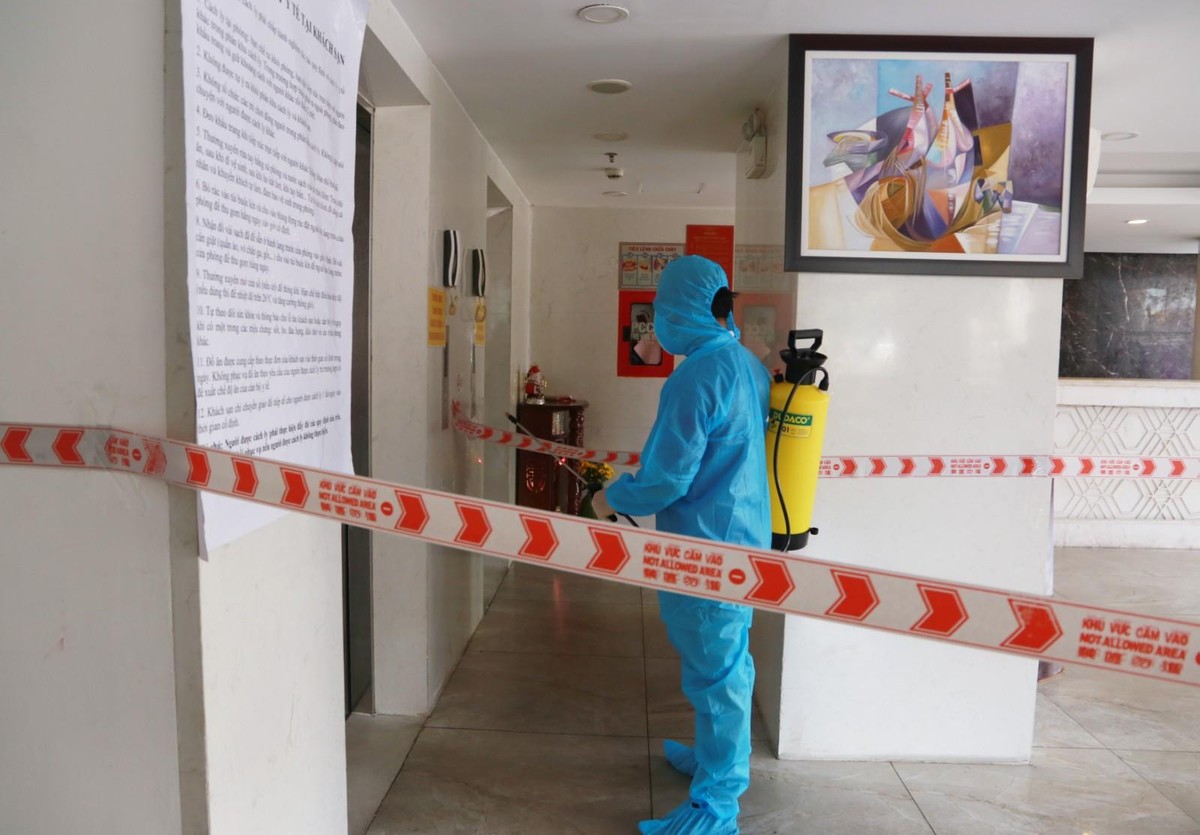 Công tác vệ sinh, khử khuẩn… được khách sạn TTC Airport thực hiện nghiêm ngặt theo hướng dẫn phòng, chống dịch Covid-19 của Bộ Y tế