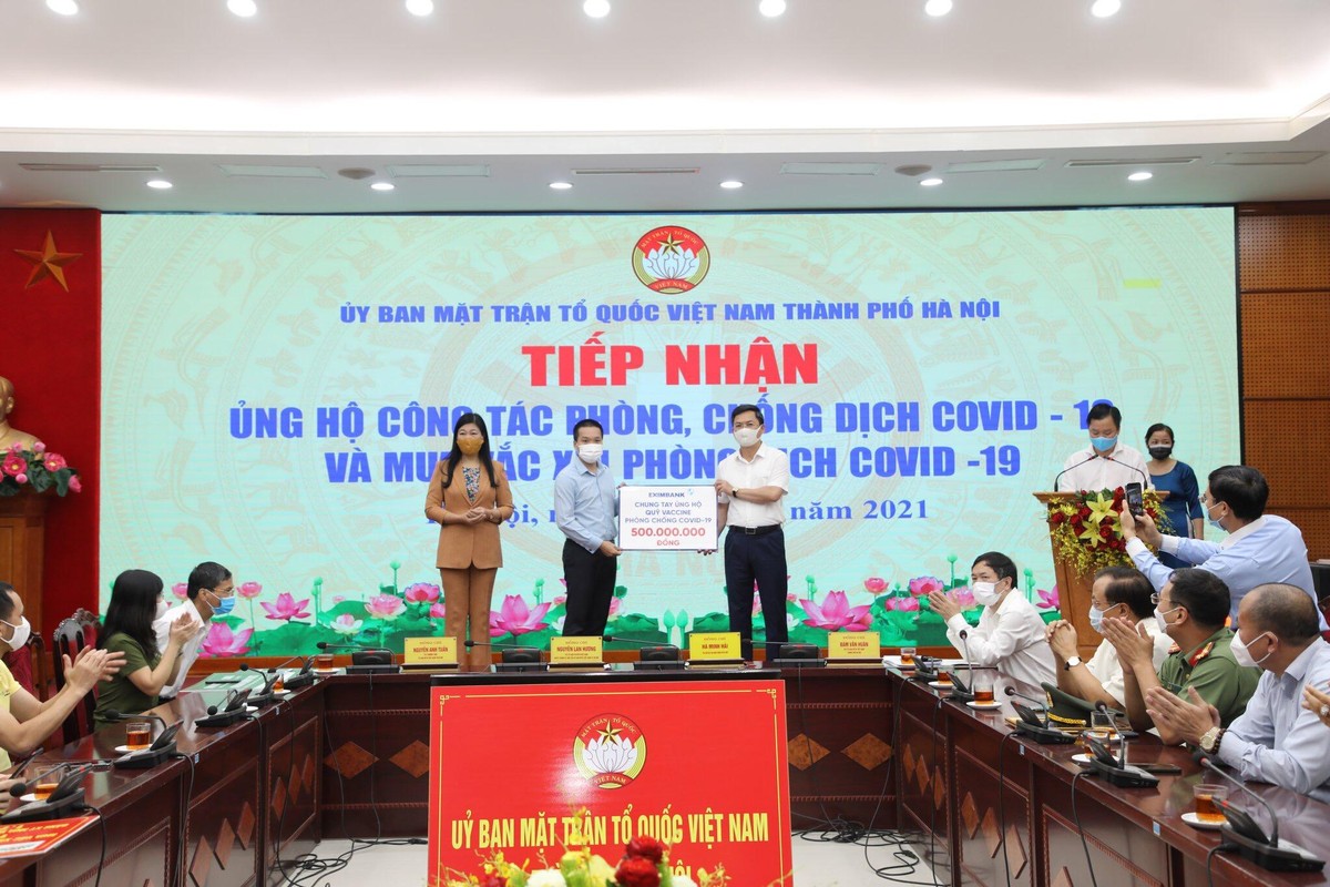 Ngày 10/06/2021, đại diện Eximbank trao 500 triệu đồng trao cho Ủy ban Mặt trận Tổ quốc Việt Nam – TP. Hà Nội. Ngày 10/06/2021, đại diện Eximbank trao 500 triệu đồng trao cho Ủy ban Mặt trận Tổ quốc Việt Nam – TP. Hà Nội.