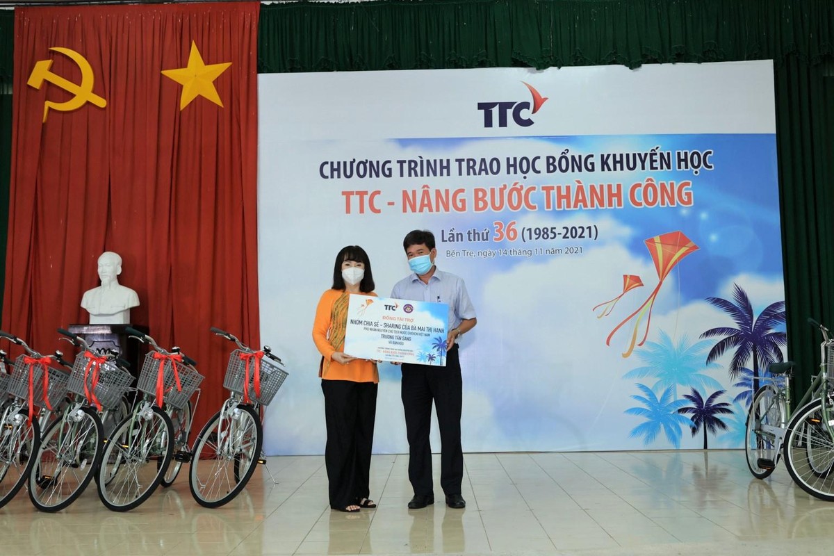 Trong chương trình, nhóm thiện nguyện Chia sẻ - Sharing đã tài trợ thêm 61 xe đạp để giúp các em học sinh đến trường thuận lợi hơn Trong chương trình, nhóm thiện nguyện Chia sẻ - Sharing đã tài trợ thêm 61 xe đạp để giúp các em học sinh đến trường thuận lợi hơn