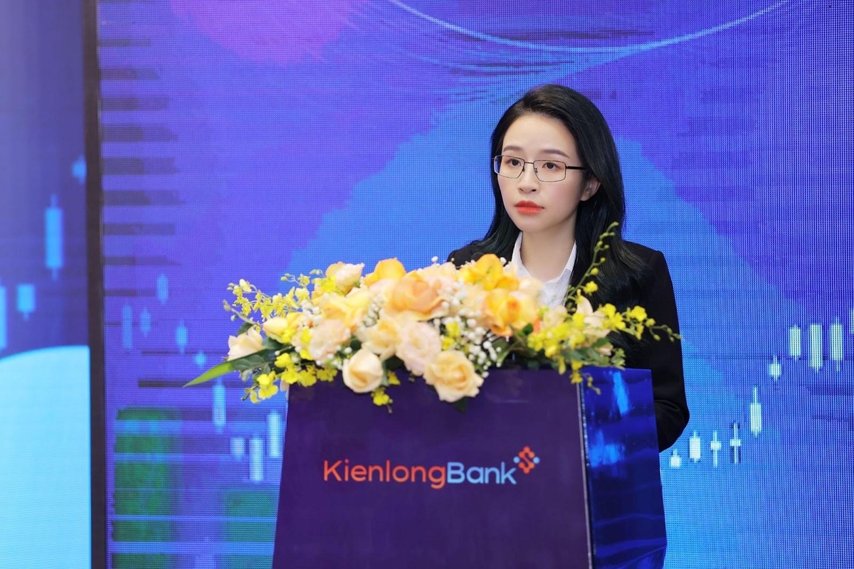 Bà Trần Thị Thu Hằng - Chủ tịch HĐQT KienlongBank phát biểu tại Đại hội Bà Trần Thị Thu Hằng - Chủ tịch HĐQT KienlongBank phát biểu tại Đại hội