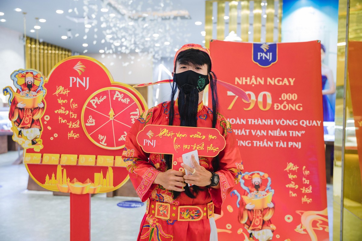 Với mong muốn mua được vàng, nữ trang cầu vía Thần Tài may mắn trong năm 2022