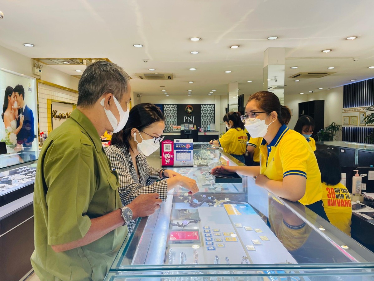 Nhiều người chọn vàng miếng, vàng chỉ thương hiệu vàng SJC