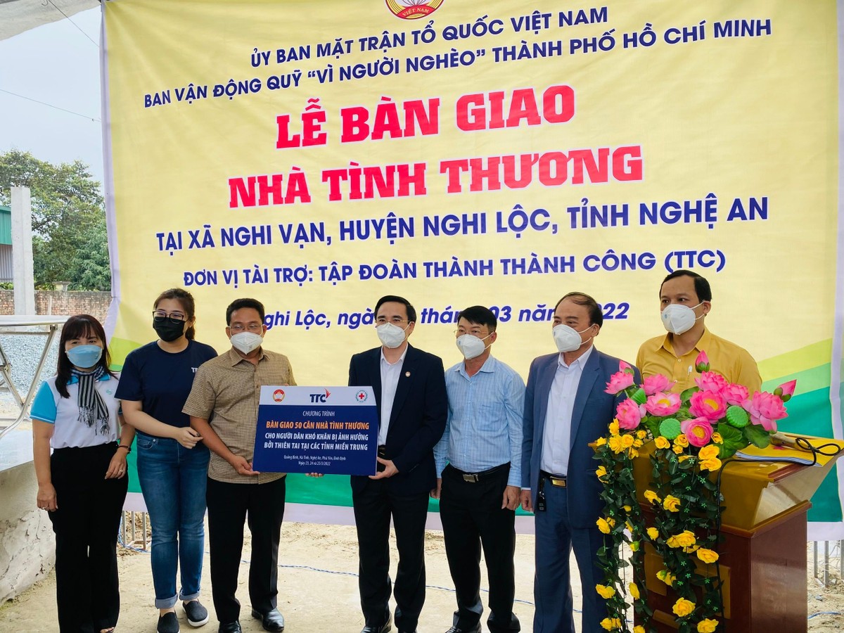 10 hộ nghèo ở Nghệ An (gồm 6 hộ ở huyện Nghi Lộc, 2 hộ ở huyện Diễn Châu, 2 hộ ở Thị xã Cửa Lò) đã được hỗ trợ xây dựng nhà tình thương