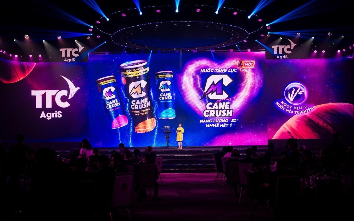 Chủ tịch Đặng Huỳnh Ức My đại diện TTC AgriS cho ra mắt sản phẩm nước tăng lực C-CANE CRUSH với thành phần nước mía tự nhiên – Đánh dấu bước tăng tốc của TTC AgriS trên đường đua sản xuất và cung ứng F&B toàn cầu với các giá trị dinh dưỡng từ nông sản Chủ tịch Đặng Huỳnh Ức My đại diện TTC AgriS cho ra mắt sản phẩm nước tăng lực C-CANE CRUSH với thành phần nước mía tự nhiên – Đánh dấu bước tăng tốc của TTC AgriS trên đường đua sản xuất và cung ứng F&B toàn cầu với các giá trị dinh dưỡng từ nông sản