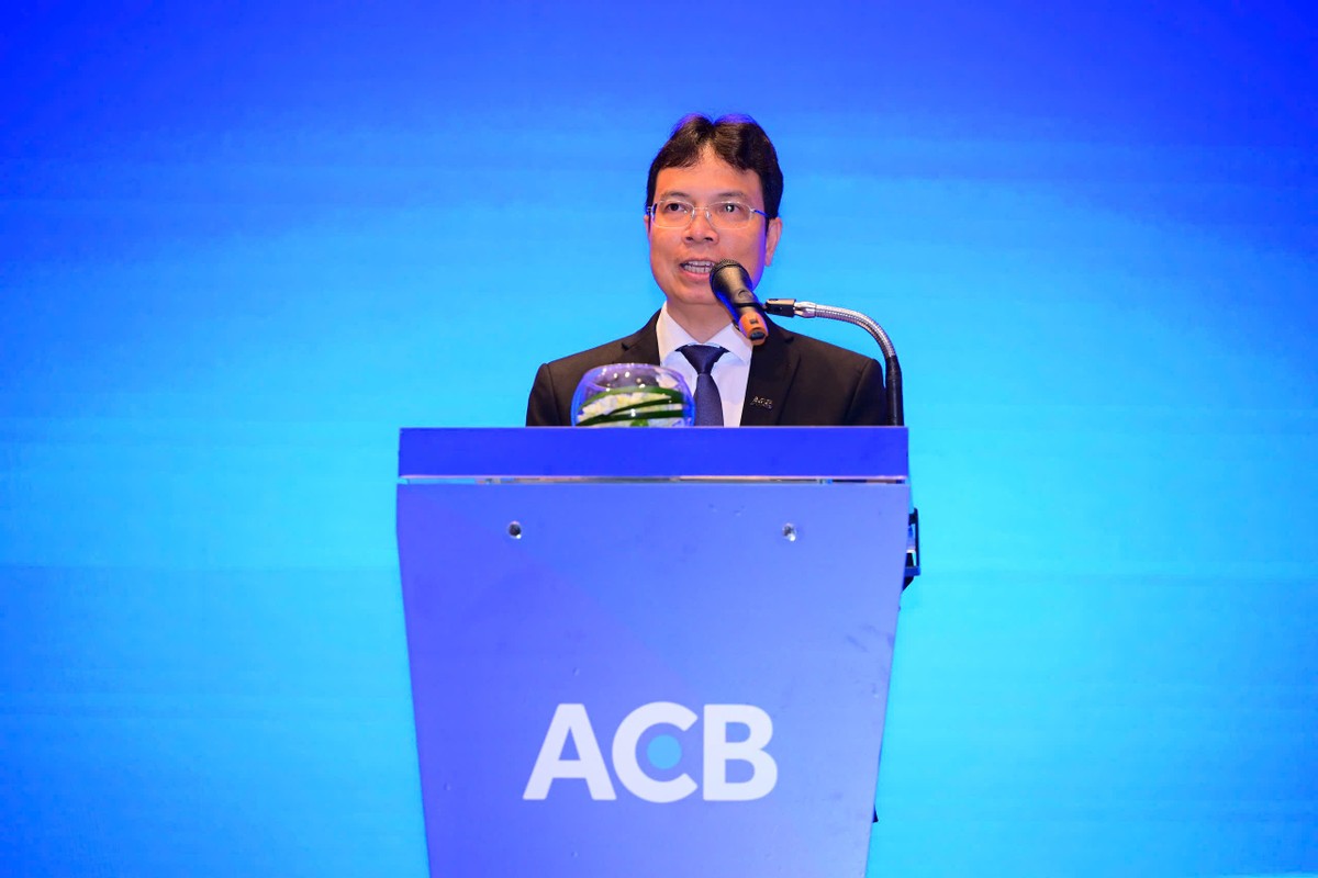 Ông Ngô Tấn Long, Phó tổng giám đốc ACB