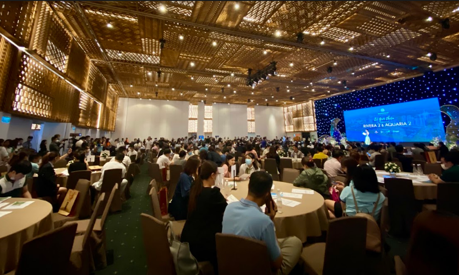 Lễ mở bán thu hút rất đông khách hàng tham dự.