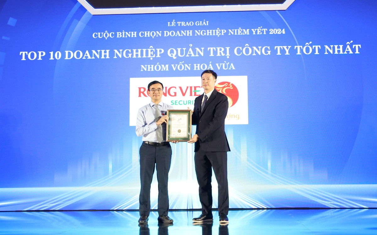 Đại diện CTCP Chứng khoán Rồng Việt nhận giải Quản trị công ty tốt nhất 2024 Đại diện CTCP Chứng khoán Rồng Việt nhận giải Quản trị công ty tốt nhất 2024