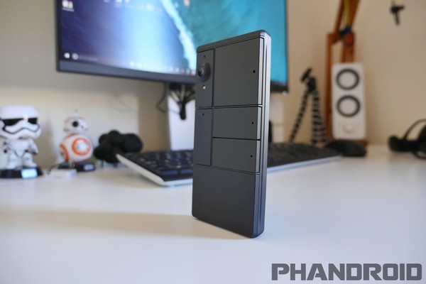 Cận cảnh nguyên mẫu thực tế của “smartphone xếp hình” đã bị Google bỏ rơi ảnh 4 Cận cảnh nguyên mẫu thực tế của “smartphone xếp hình” đã bị Google bỏ rơi ảnh 4