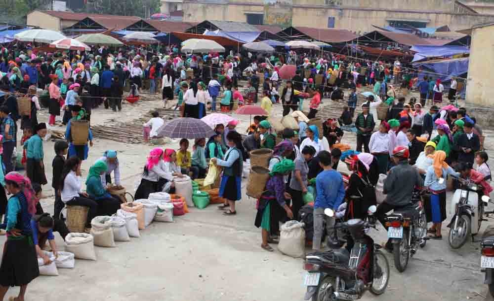 Khám phá những phiên chợ hấp dẫn du khách nước ngoài ảnh 6 Khám phá những phiên chợ hấp dẫn du khách nước ngoài ảnh 6