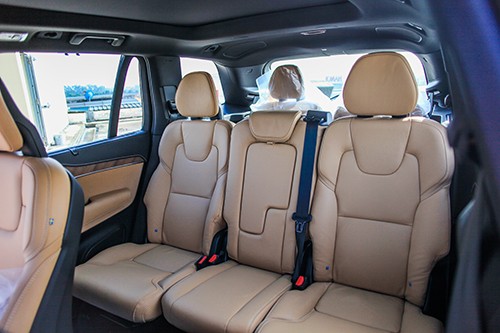 Volvo XC90 Inscription giá 4 tỷ - xe sang kiểu mới cho khách Việt ảnh 10 Volvo XC90 Inscription giá 4 tỷ - xe sang kiểu mới cho khách Việt ảnh 10